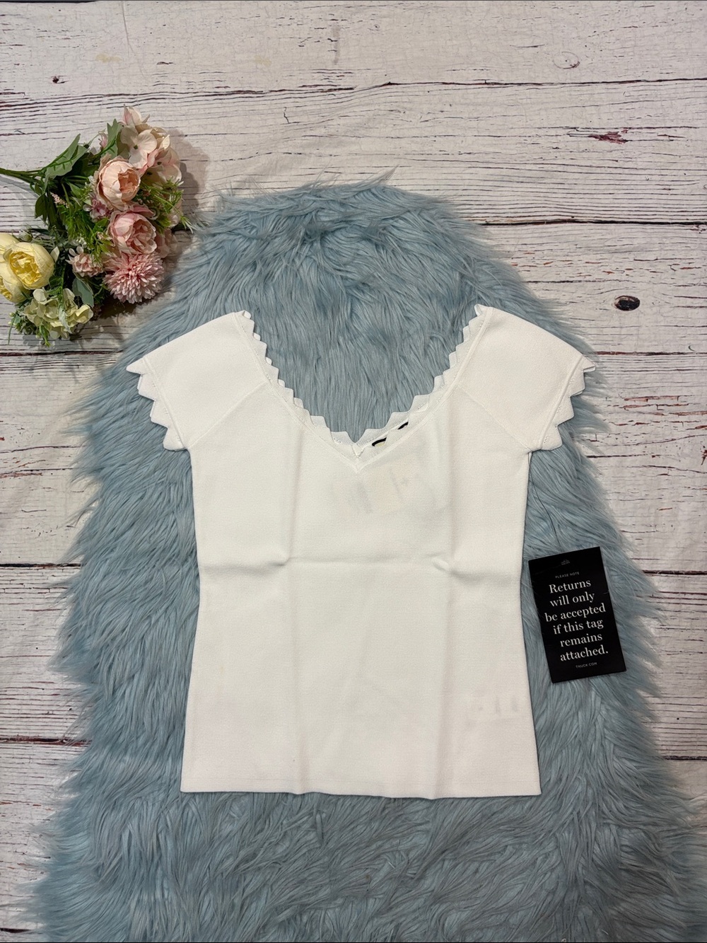NWT Tuckernuck White Off-the-Shoulder Ric Rac Compression Elliston Shirt - Picture 2 of 10